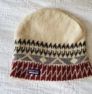 Patagonia Vintage Backslide Beanie in Cream and Burgundy Fair Isle